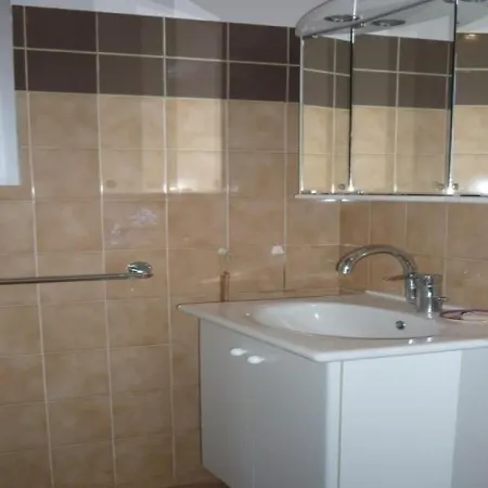 Apartment Bel T2 Climatise 40 M² Avec Terrasse, Proche Plages, Garage, - Fr-1-100-123 *