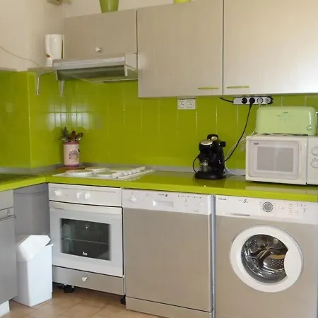 Apartment Bel T2 Climatise 40 M² Avec Terrasse, Proche Plages, Garage, - Fr-1-100-123 *